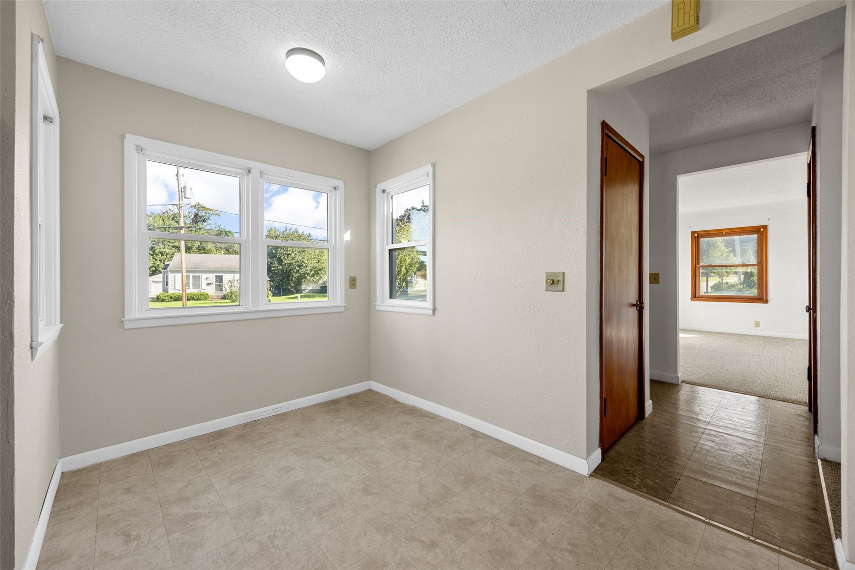 3019 Oakland Road NE Cedar Rapids IA 52402