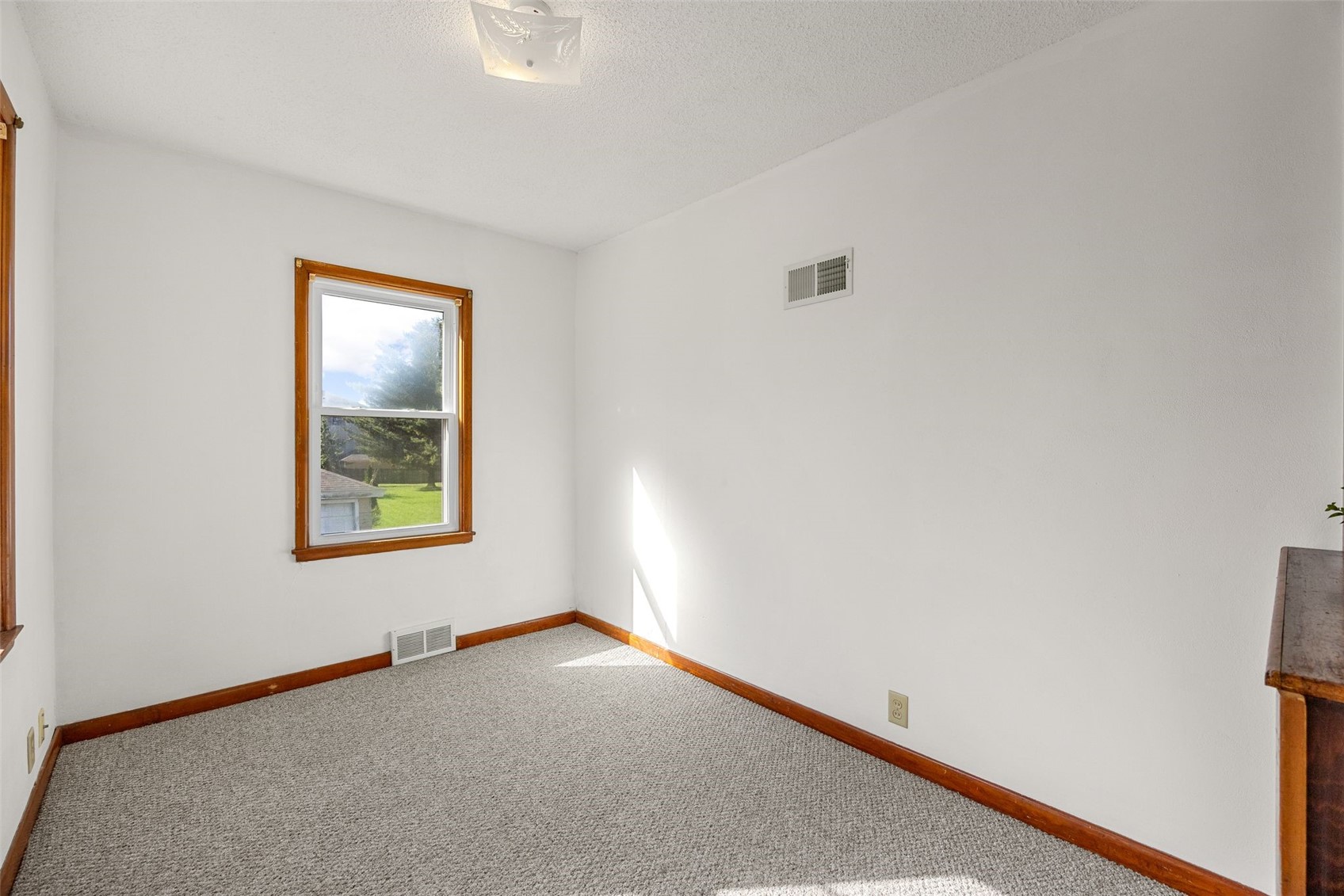 3019 Oakland Road NE Cedar Rapids IA 52402