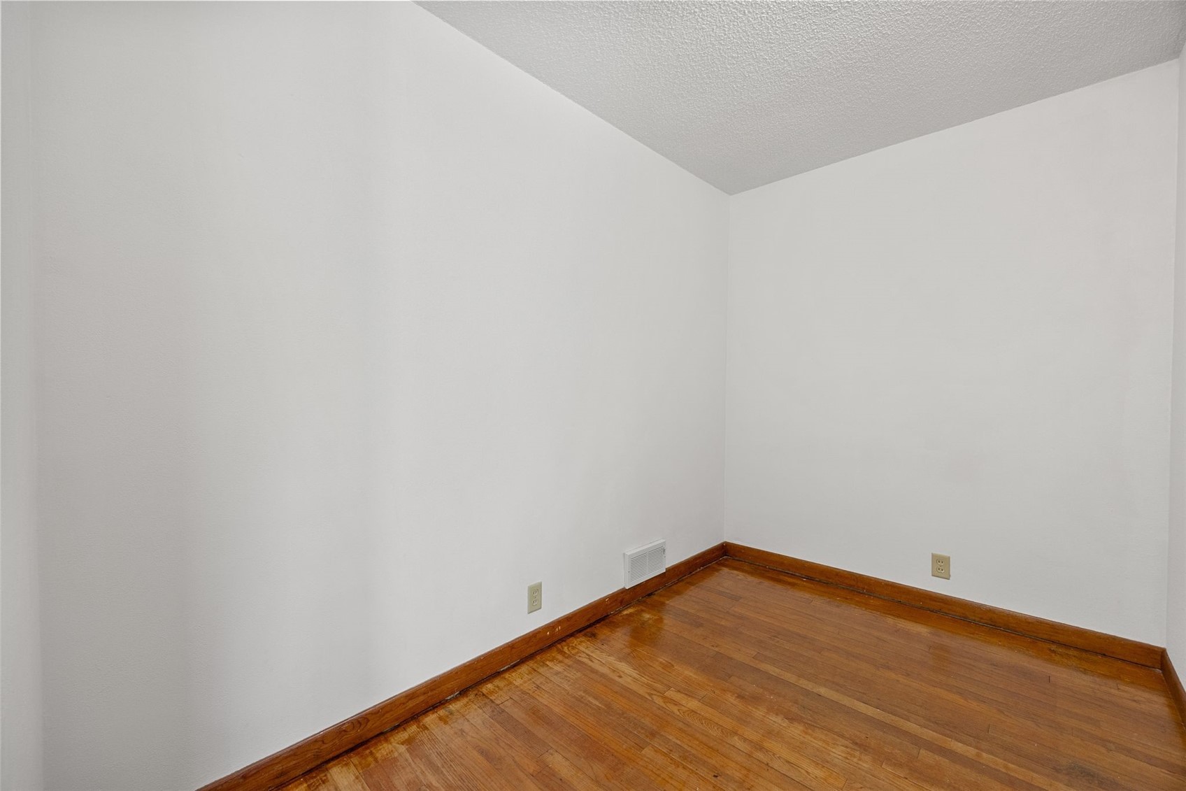 3019 Oakland Road NE Cedar Rapids IA 52402