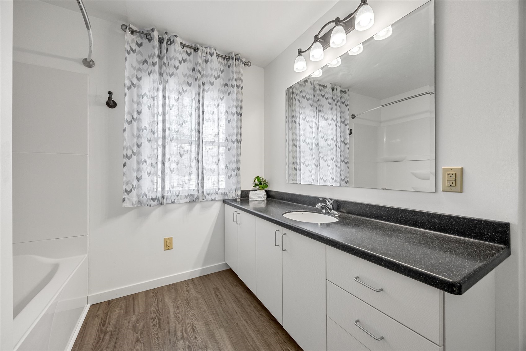 3019 Oakland Road NE Cedar Rapids IA 52402