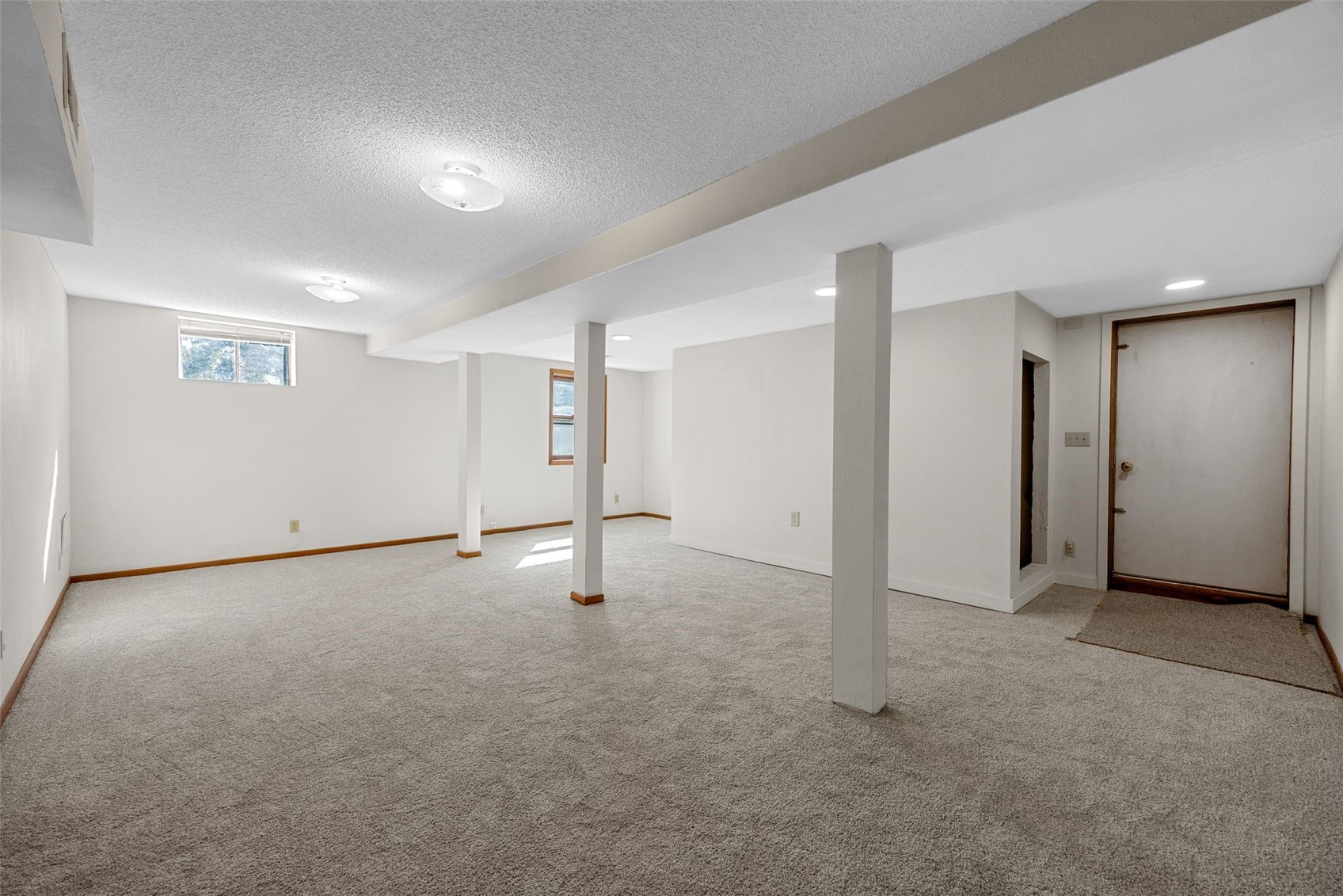3019 Oakland Road NE Cedar Rapids IA 52402