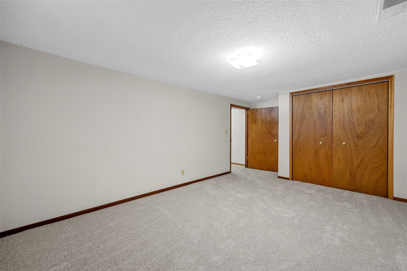 3019 Oakland Road NE Cedar Rapids IA 52402