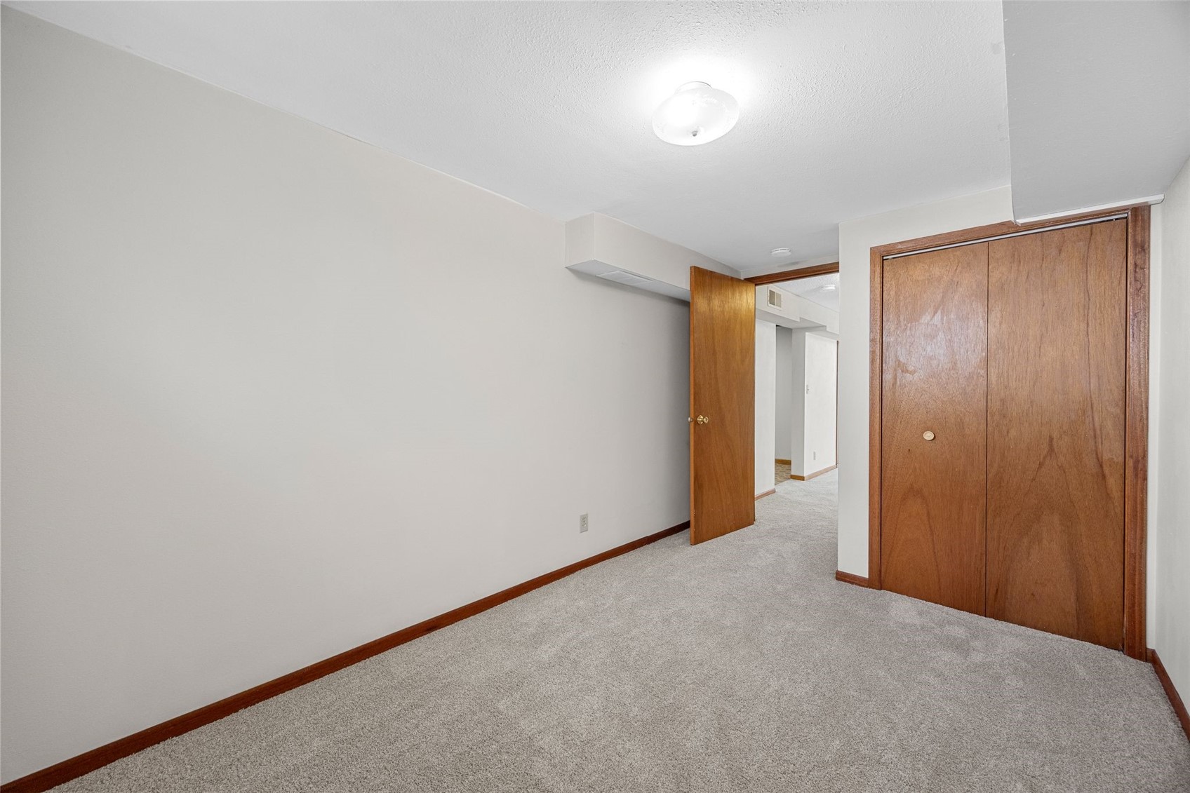 3019 Oakland Road NE Cedar Rapids IA 52402