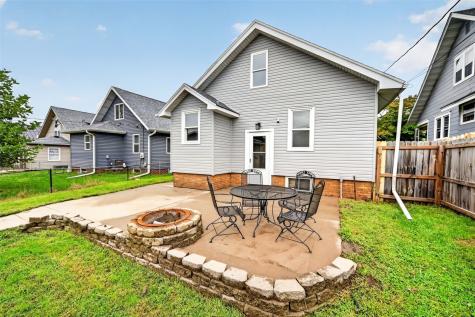 2136 C Street SW Cedar Rapids IA 52404
