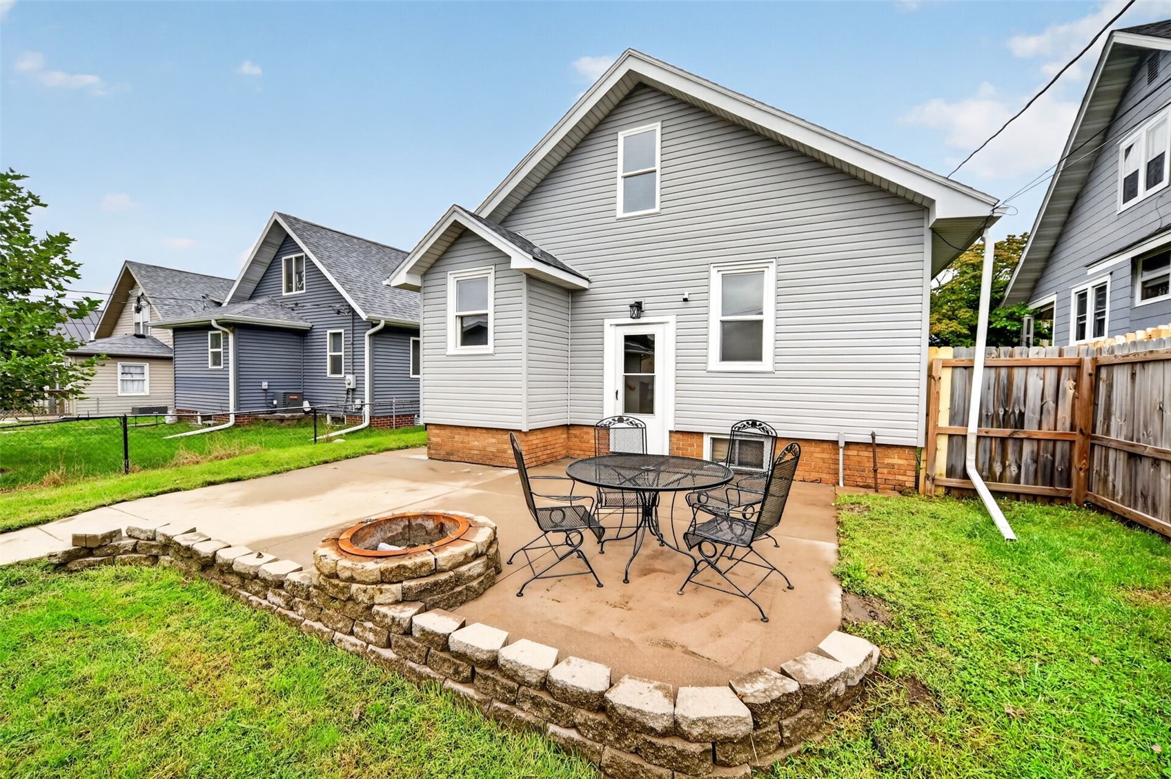 2136 C Street SW Cedar Rapids IA 52404