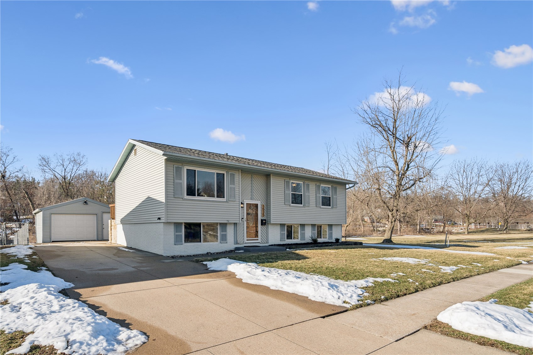 Cedar Rapids IA, 1525 N Avenue NW