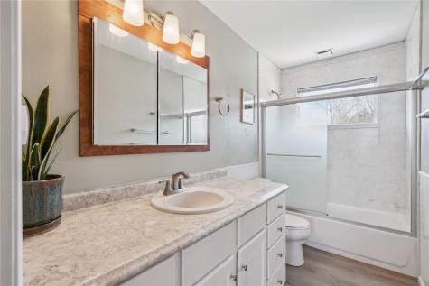 1525 N Avenue NW Cedar Rapids IA 52405