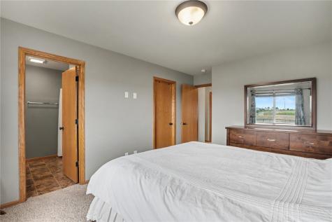 1221 Prairie Rose Drive SW Cedar Rapids IA 52404