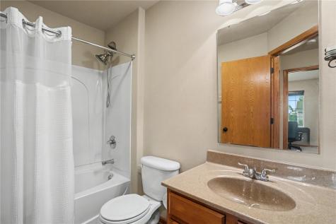 1221 Prairie Rose Drive SW Cedar Rapids IA 52404