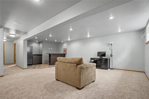 1221 Prairie Rose Drive SW Cedar Rapids IA 52404