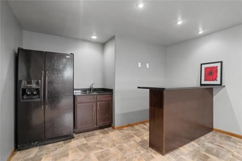 1221 Prairie Rose Drive SW Cedar Rapids IA 52404