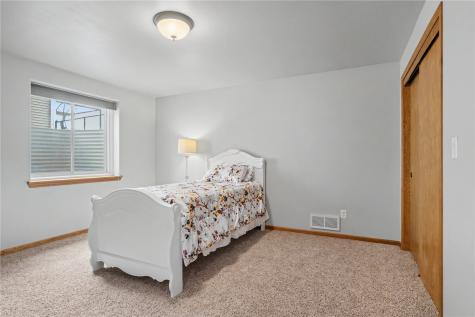 1221 Prairie Rose Drive SW Cedar Rapids IA 52404