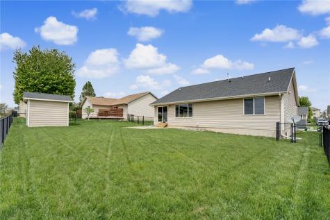 1221 Prairie Rose Drive SW Cedar Rapids IA 52404