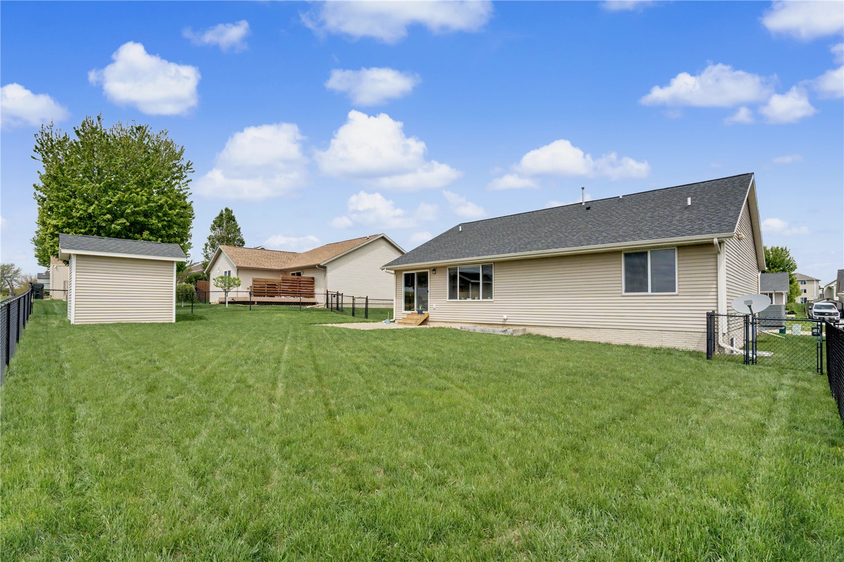 1221 Prairie Rose Drive SW Cedar Rapids IA 52404