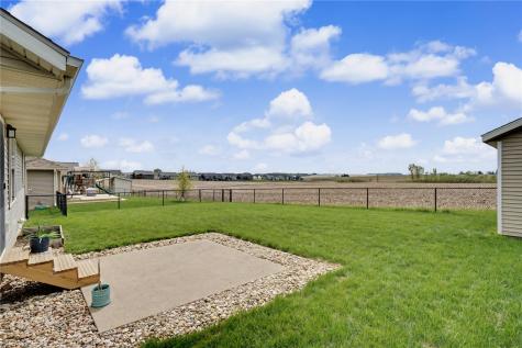 1221 Prairie Rose Drive SW Cedar Rapids IA 52404