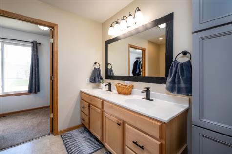 609 Endeavor Urbana IA 52345