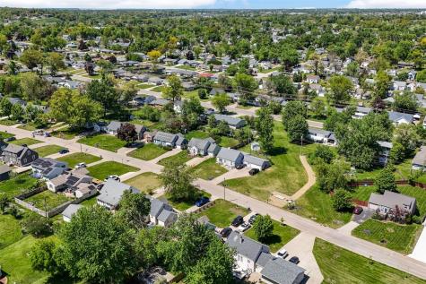 1050 27th Street NE Cedar Rapids IA 52402