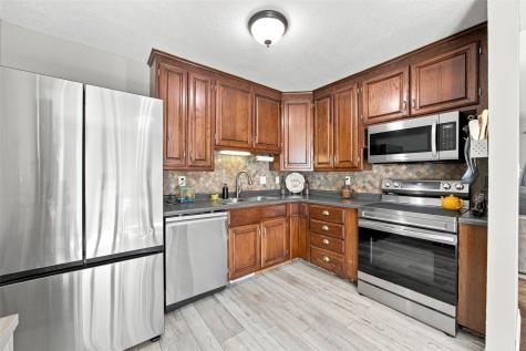 4416 Wenig Road NE Cedar Rapids IA 52402