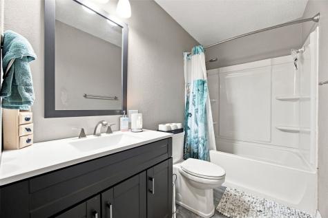 4416 Wenig Road NE Cedar Rapids IA 52402