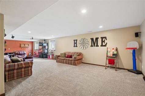 5027 Cotton Court SW Cedar Rapids IA 52404