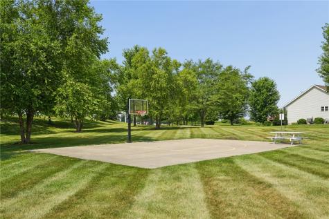 5027 Cotton Court SW Cedar Rapids IA 52404