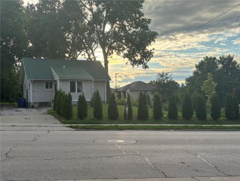 2963 NE Oakland Road Cedar Rapids IA 52402