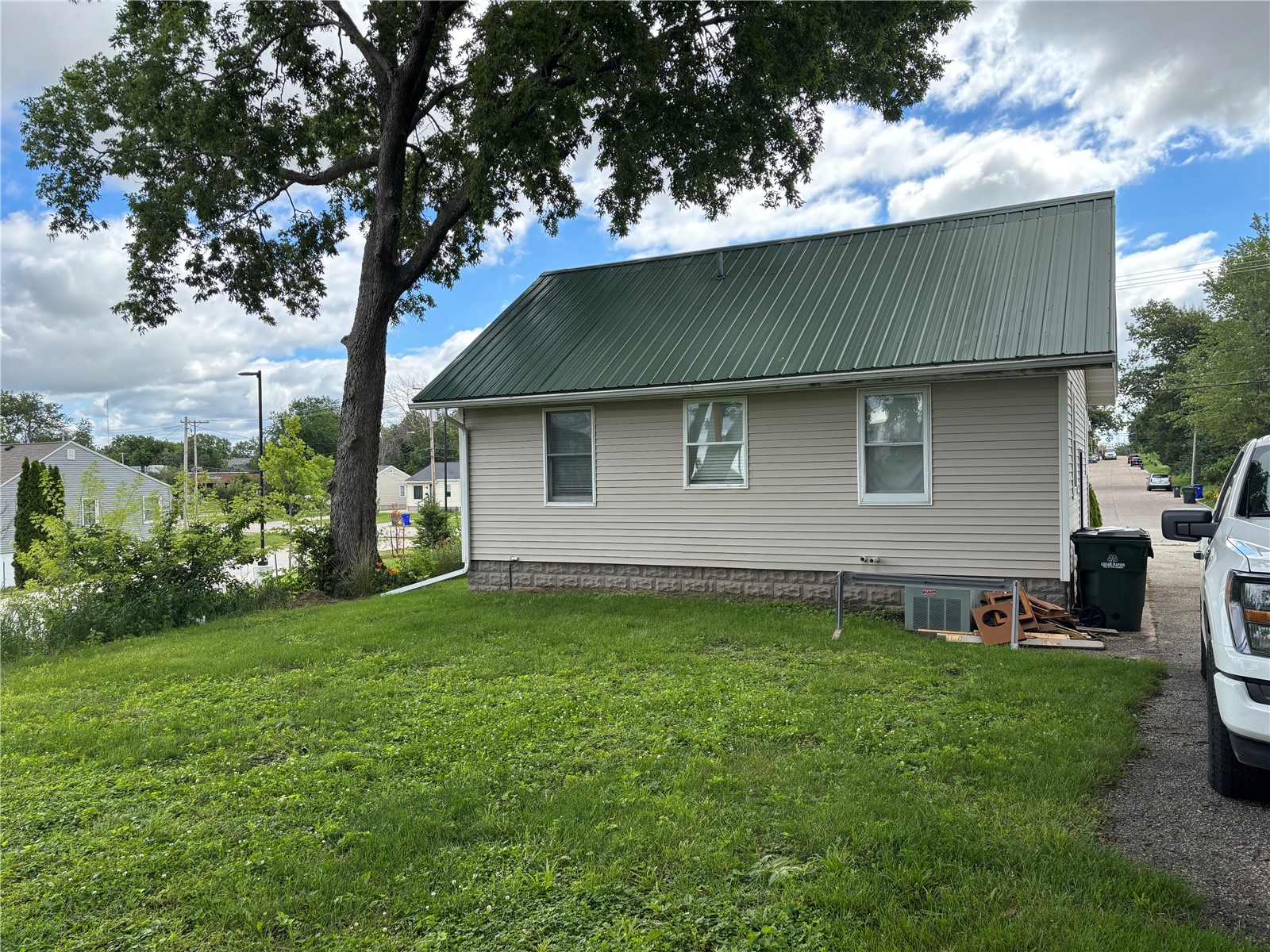 2963 NE Oakland Road Cedar Rapids IA 52402