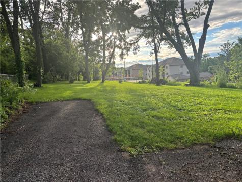2963 NE Oakland Road Cedar Rapids IA 52402