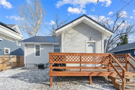 2036 Linn Boulevard Cedar Rapids IA 52403
