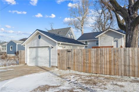 2036 Linn Boulevard Cedar Rapids IA 52403
