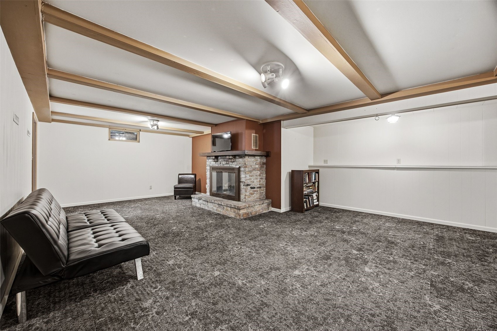 5411 Alburnett Road Marion IA 52302