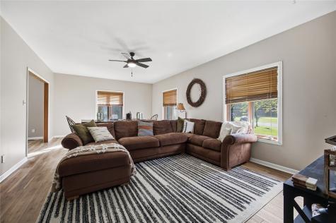 602 E Preston Street Stanwood IA 52337