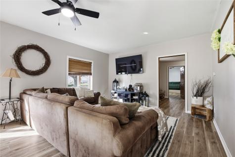 602 E Preston Street Stanwood IA 52337
