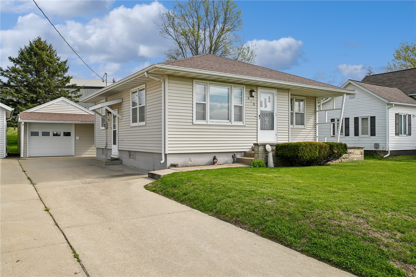 618 Evergreen Street Norway IA 52318