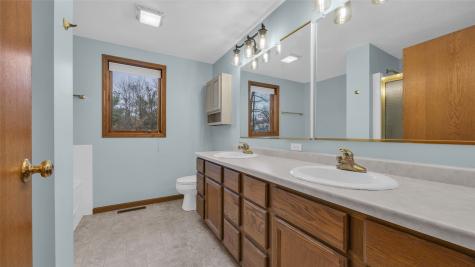 4802 Mcgowan Drive Cedar Rapids IA 52403