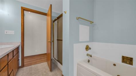 4802 Mcgowan Drive Cedar Rapids IA 52403