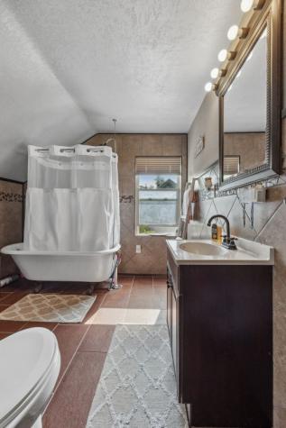 273 Highland Drive NW Cedar Rapids IA 52405
