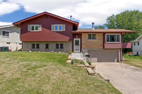 3908 Knollcrest NE Cedar Rapids IA 52402