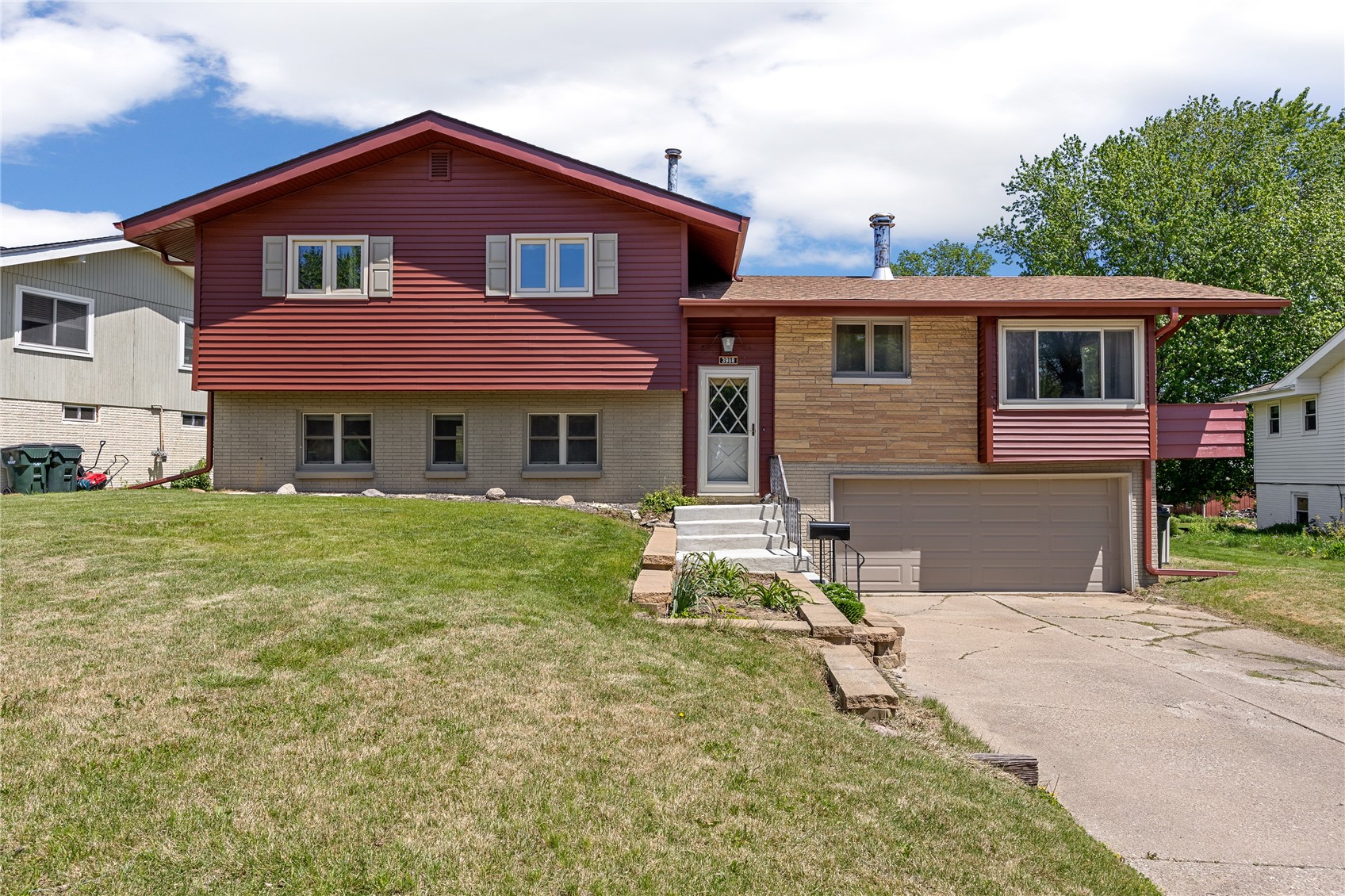 3908 Knollcrest NE Cedar Rapids IA 52402