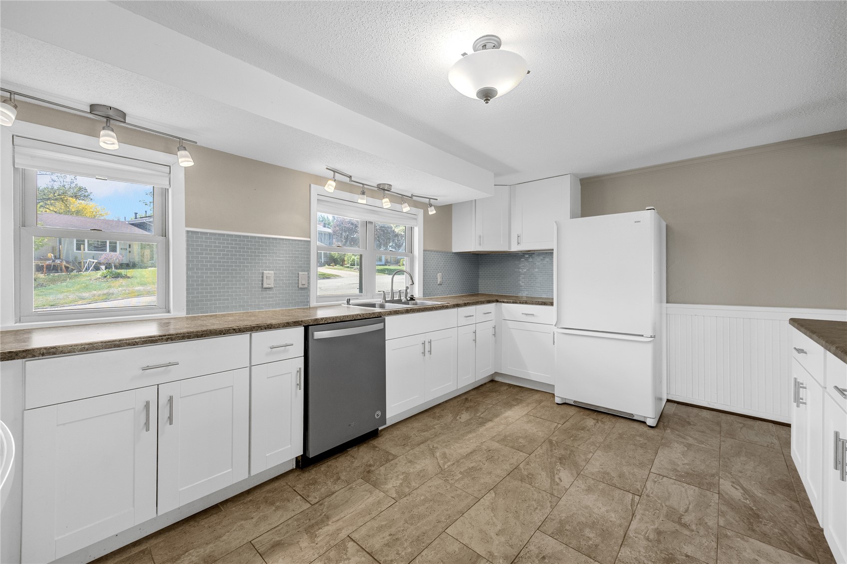 3908 Knollcrest NE Cedar Rapids IA 52402