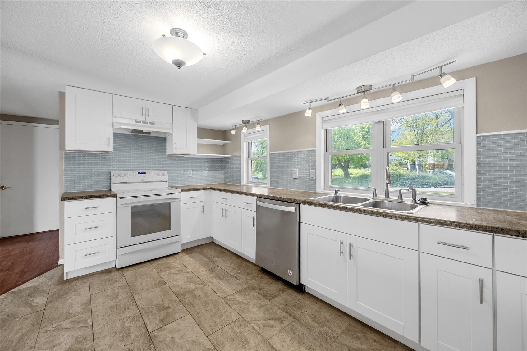 3908 Knollcrest NE Cedar Rapids IA 52402