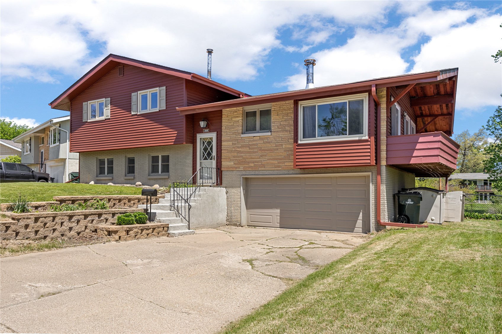 3908 Knollcrest NE Cedar Rapids IA 52402