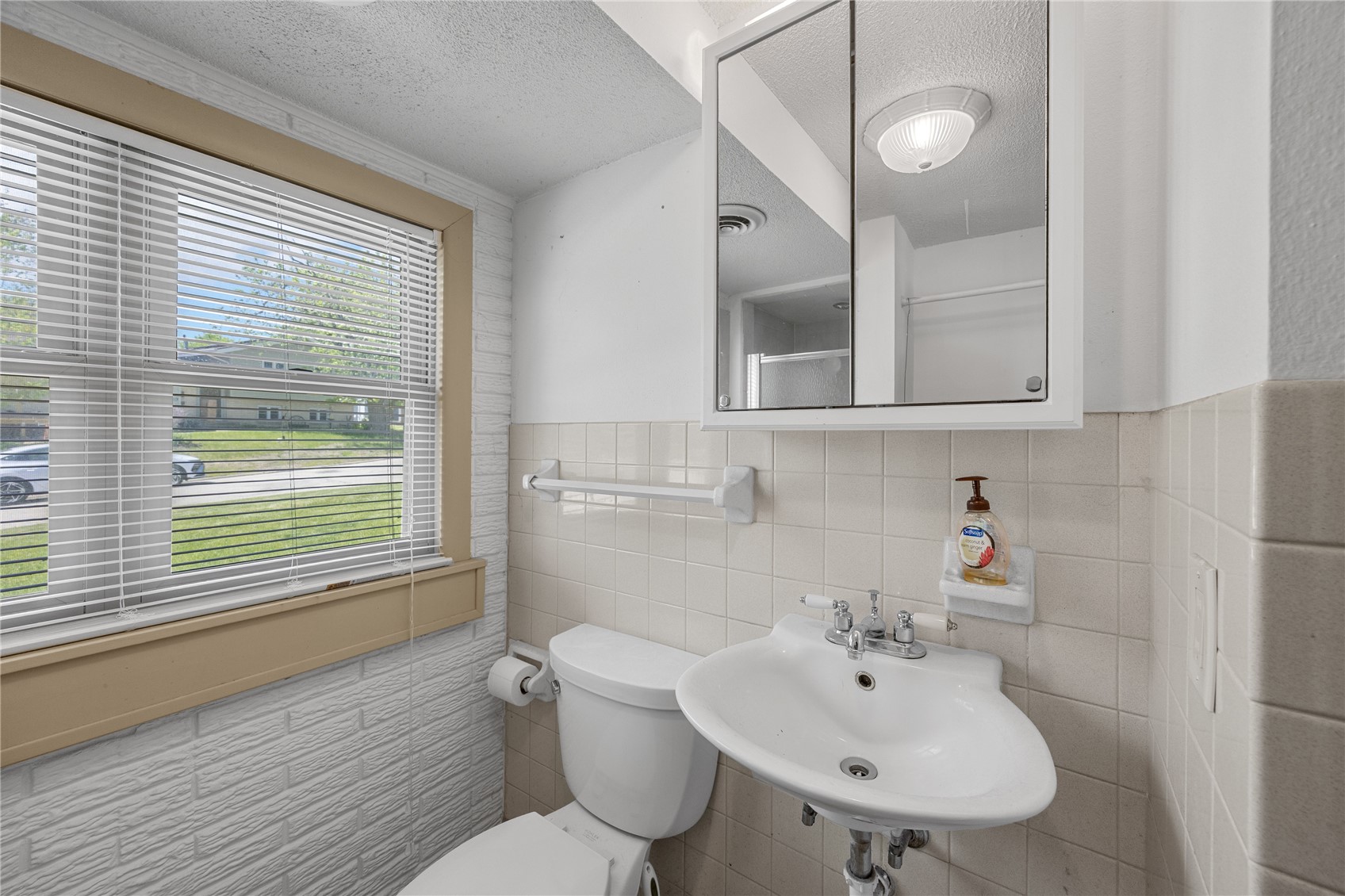 3908 Knollcrest NE Cedar Rapids IA 52402