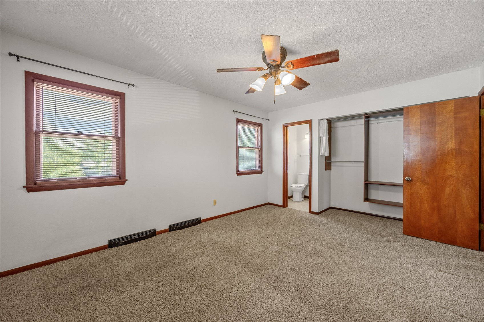 3908 Knollcrest NE Cedar Rapids IA 52402