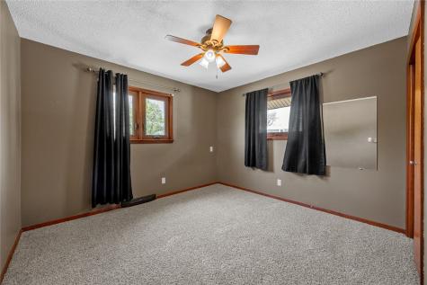 3908 Knollcrest NE Cedar Rapids IA 52402