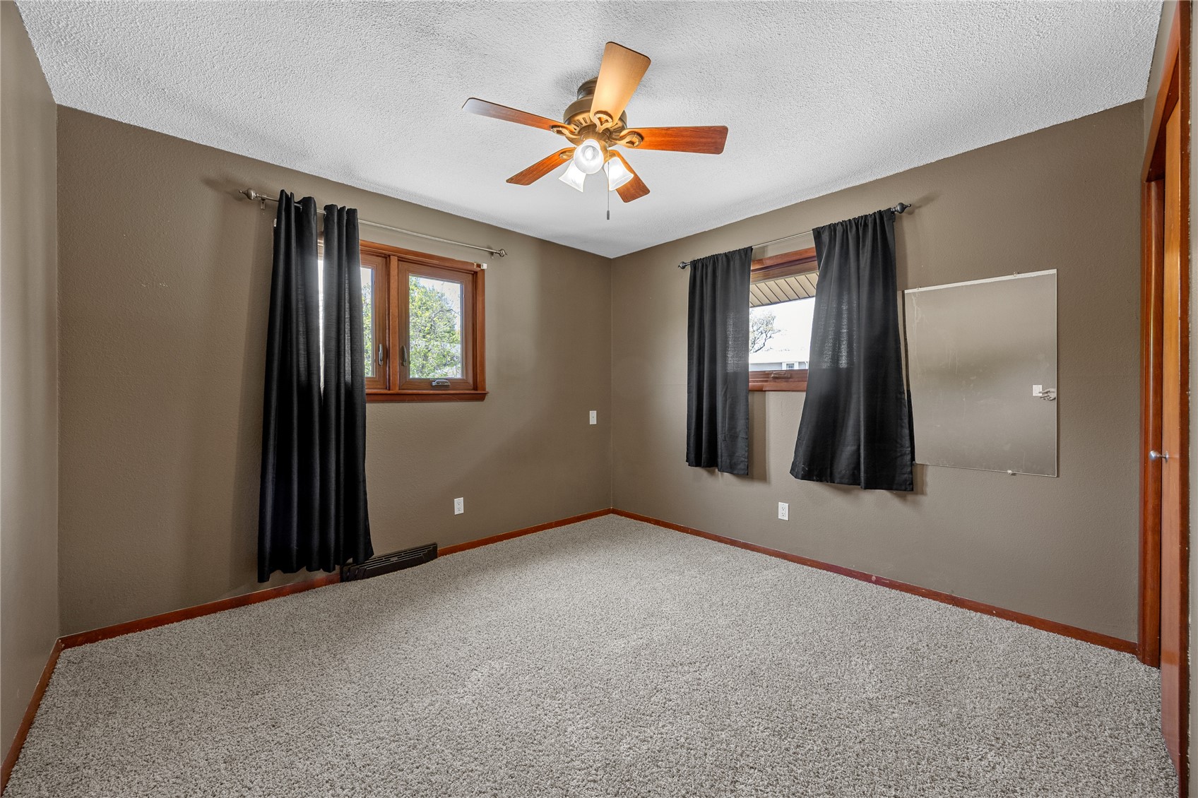 3908 Knollcrest NE Cedar Rapids IA 52402