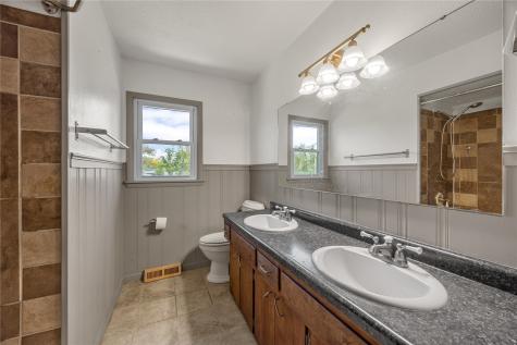 3908 Knollcrest NE Cedar Rapids IA 52402