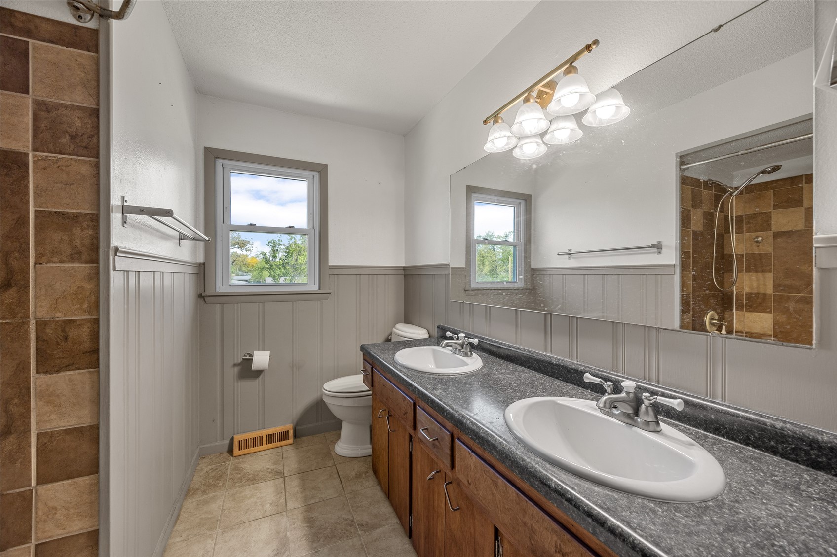 3908 Knollcrest NE Cedar Rapids IA 52402