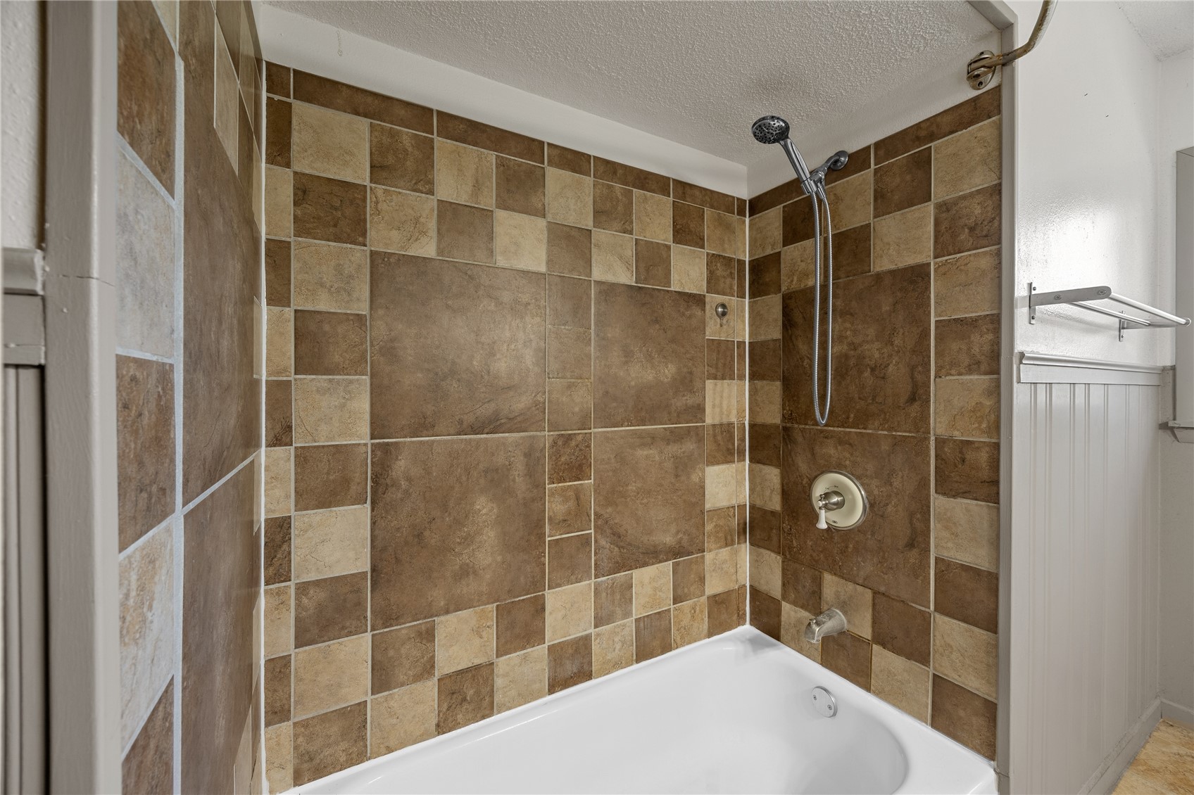 3908 Knollcrest NE Cedar Rapids IA 52402