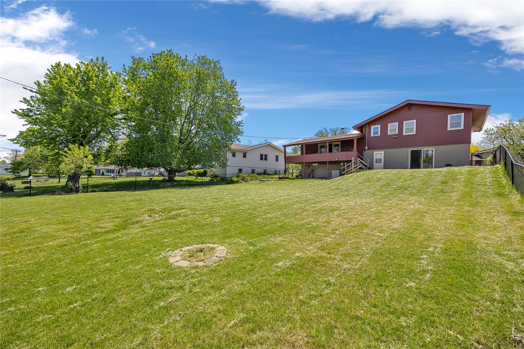 3908 Knollcrest NE Cedar Rapids IA 52402